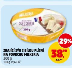 SÝR ZRAJÍCÍ S BÍLOU PLÍSNÍ NA POVRCHU